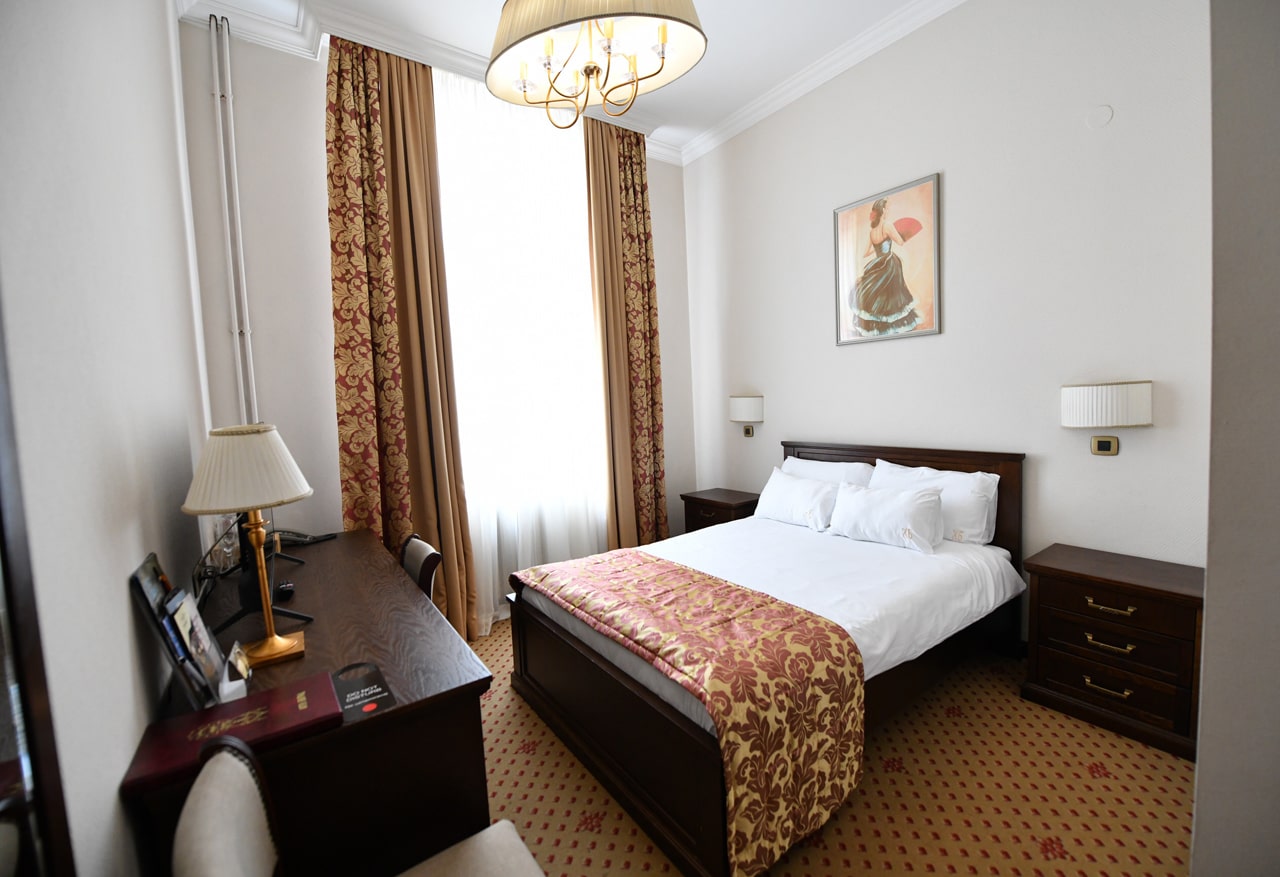 HB DOUBLE ROOM